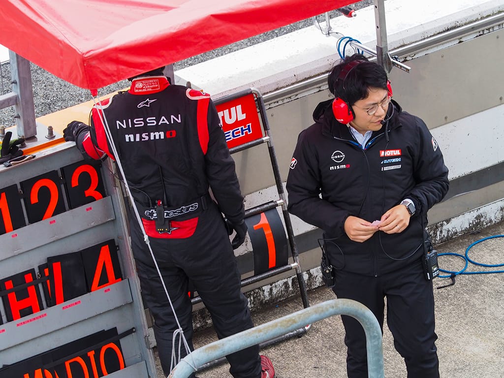 20241204_super-gt_ニスモ_No23_若手チーフエンジニア_小堀顕_02