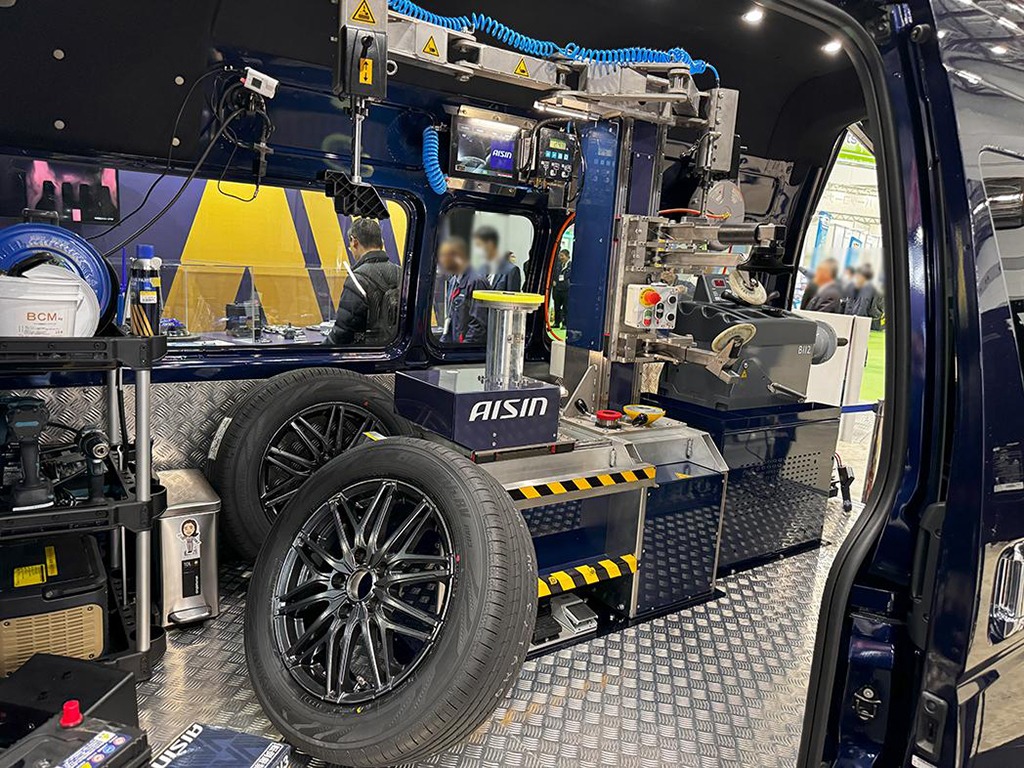 20240309_MAINTENANCE-VEHICLE-CONCEPT_IAAE_アイシン_出張整備ビークルコンセプト_ハイエース_02
