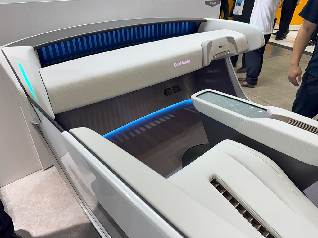 20250523_樹脂部品_次世代カーインテリア_ダイキョーニシカワ_人とくるまのテクノロジー展_02