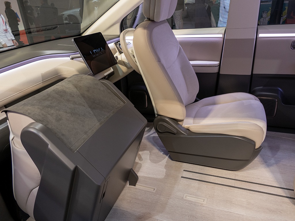 20251105_シャープが自動車メーカー_LDKプラス_ジャパンモビリティショー_04