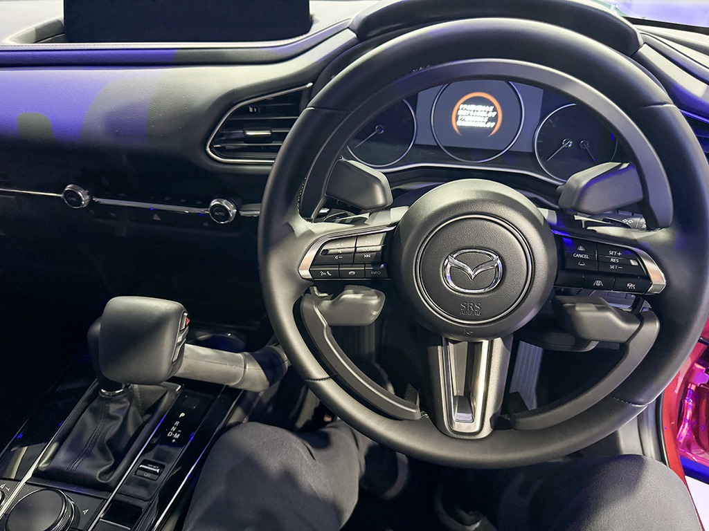 20251106_手動運転装置_マツダ_CX-30_ジャパンモビリティショー_01