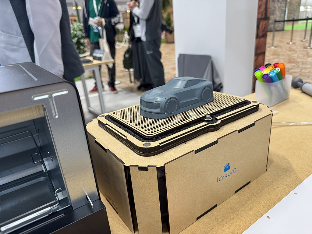 20251112_Out of Kidzania_日産_ラクラ_プレス成型_真空引き_ジャパンモビリティショー_3