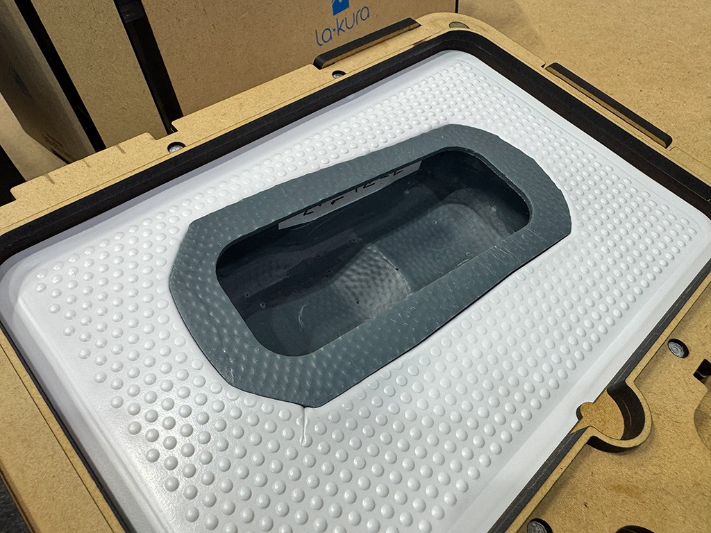 20251112_Out of Kidzania_日産_ラクラ_プレス成型_真空引き_ジャパンモビリティショー_7