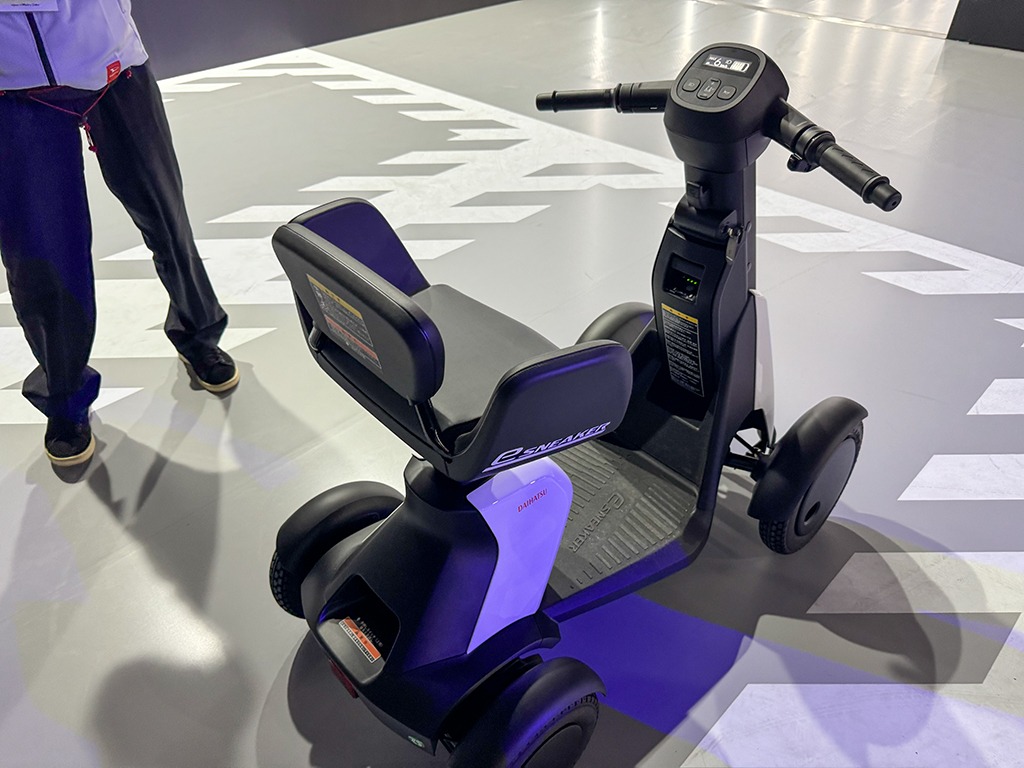 20251120_小型モビリティ_e-sneaker_試乗_ジャパンモビリティショー_02