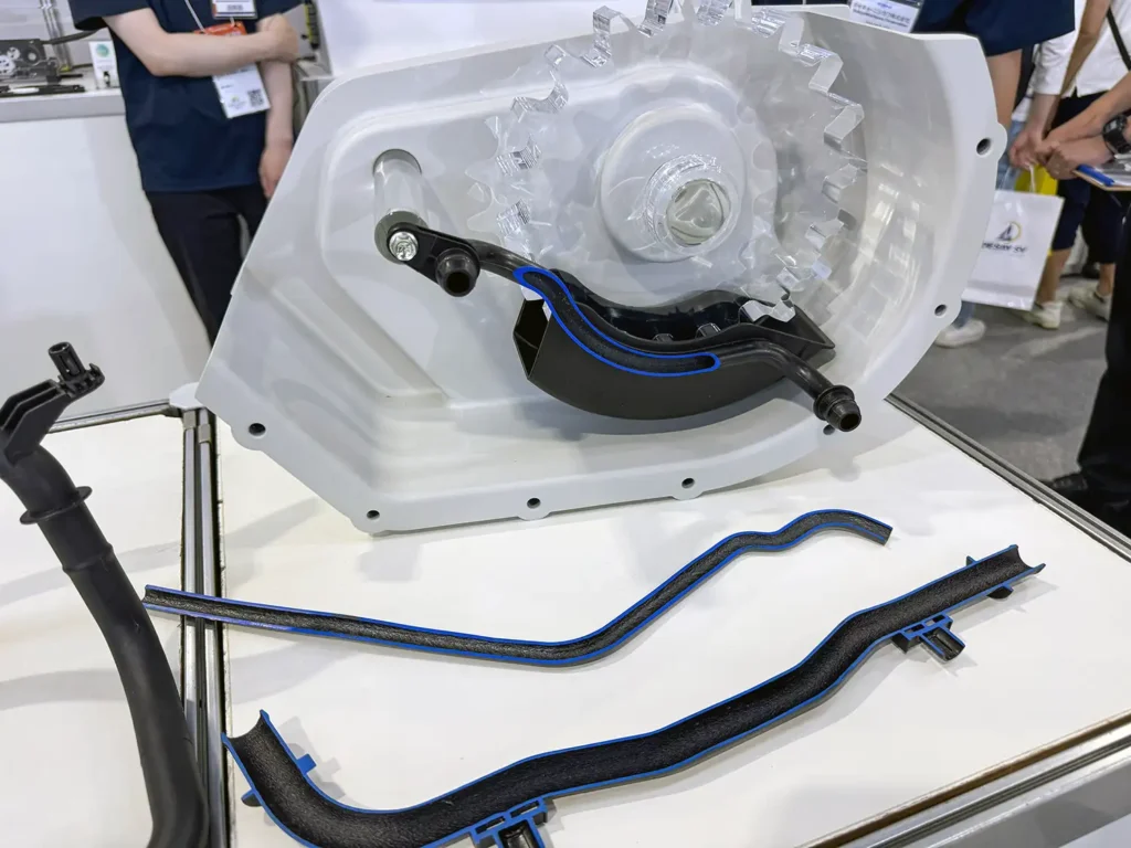 ダイキョーニシカワのe-axle向け「バッフル一体化樹脂パイプ」