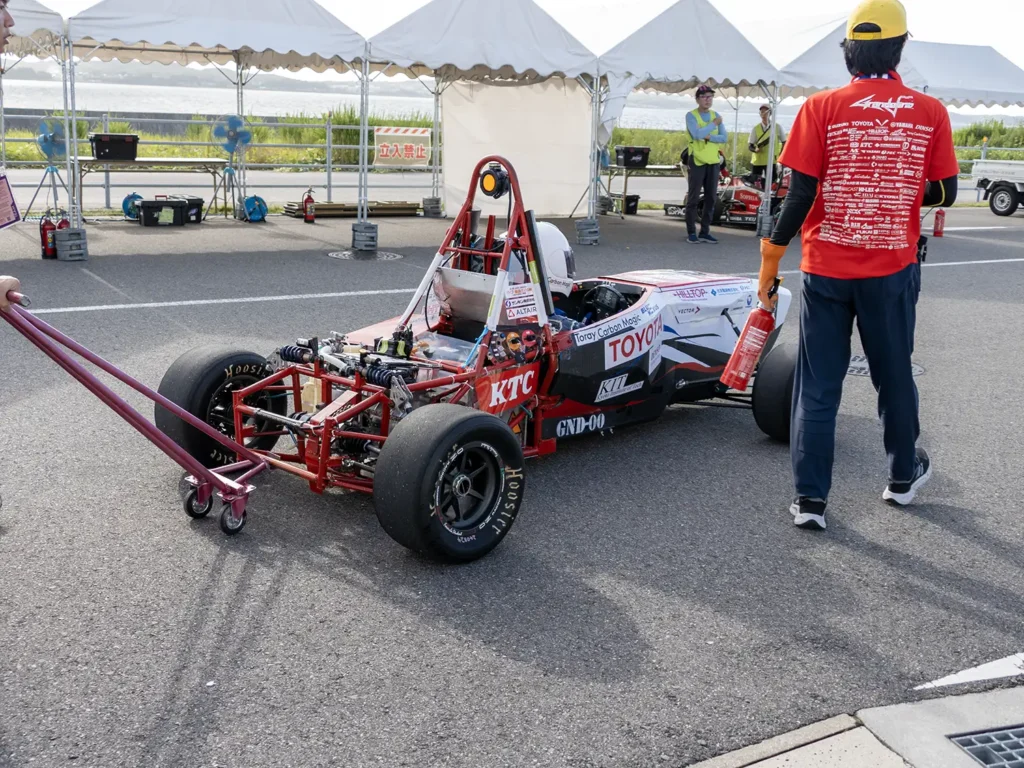 学生フォーミュラ 京都工芸繊維大学 の リア周り